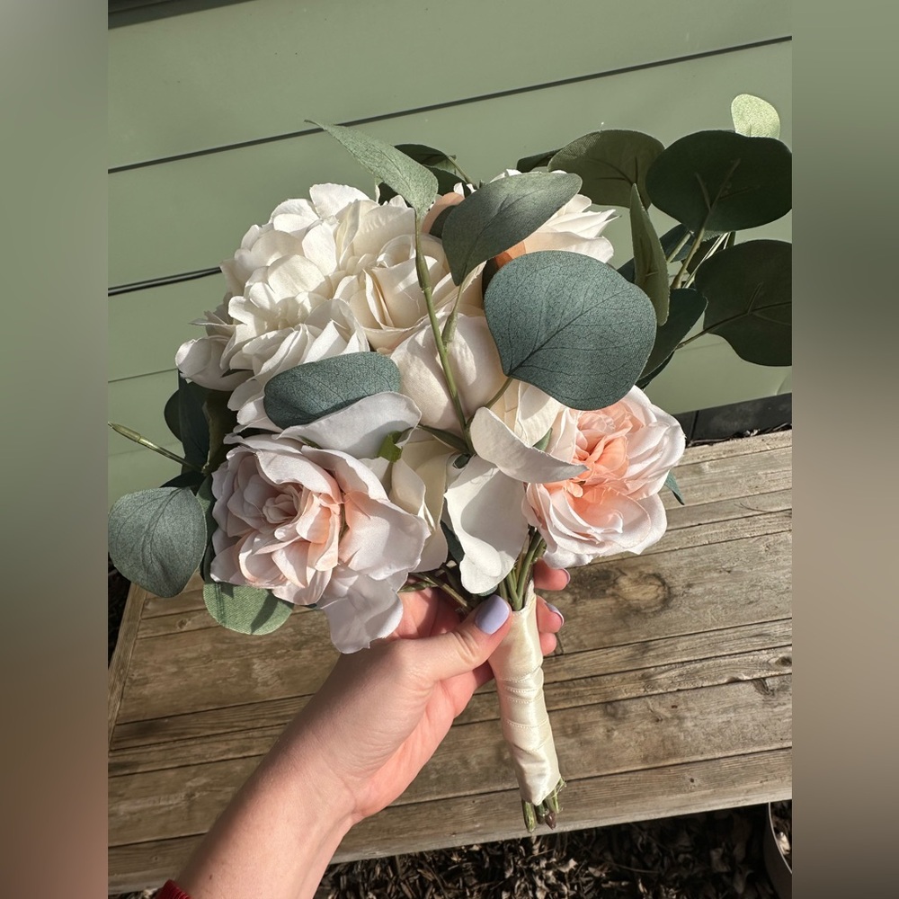 Neutral Tone Bridal Bouquets - Picture 10 of 14